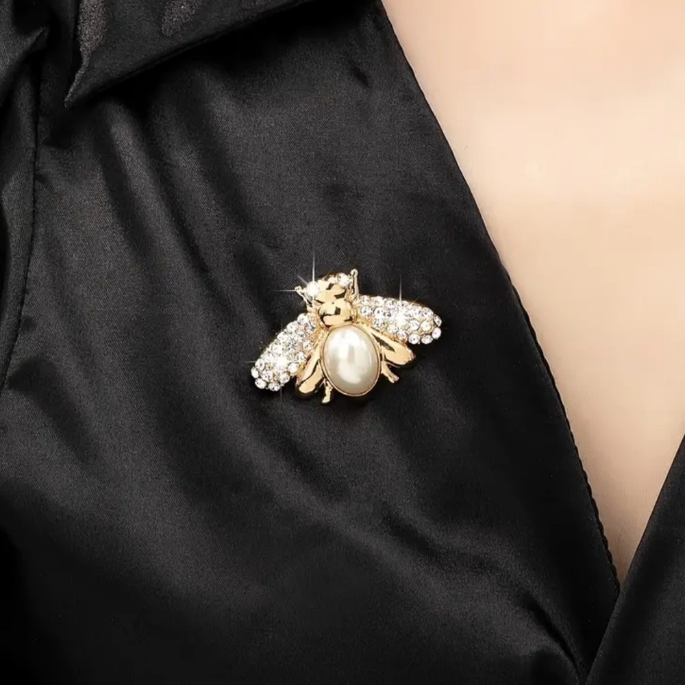 Elegant Bee Brooch 🐝 Golden-Tone Pin with Pearl Beads | Holiday Gift (A0-2)